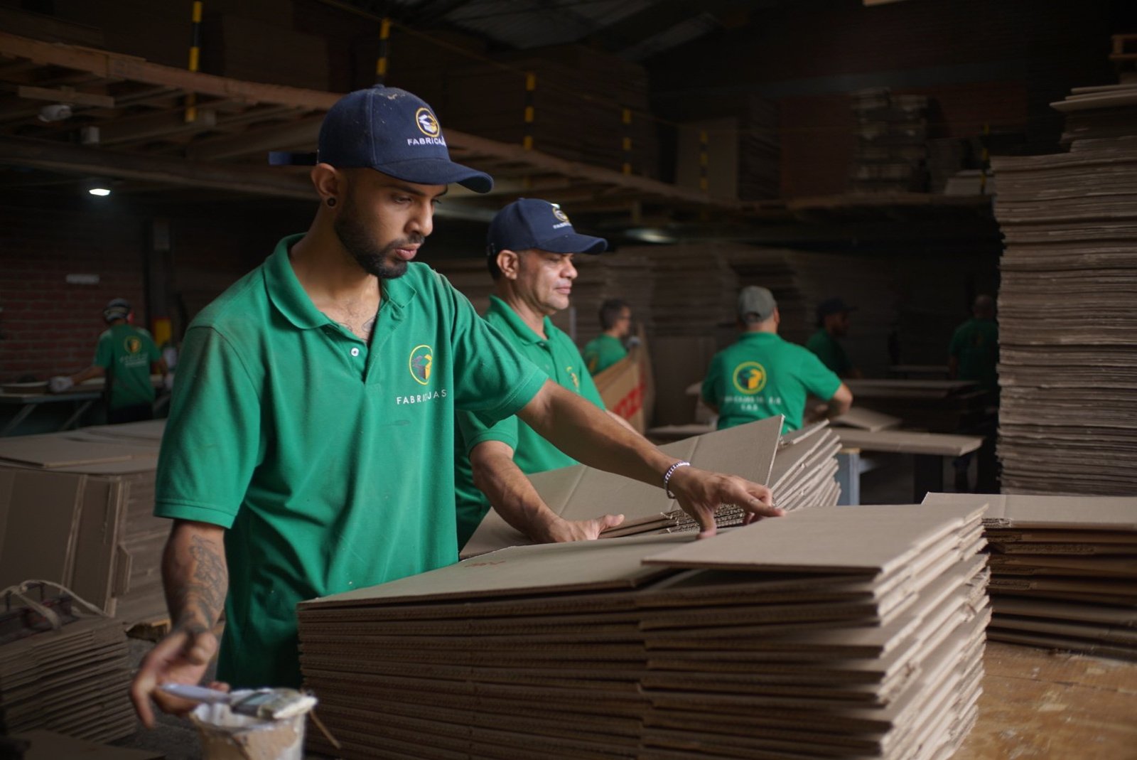 Personal de Fabricajas del Eje S.A.S. y Clientes